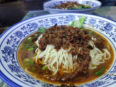 -渝之汇牛肉豌杂面