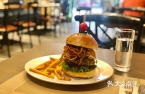 Manhattan Monster Burger