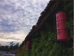 -茅草房·河畔园林火锅