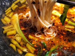 酸豆角素米线-八月美食小馆(银泰城总店)