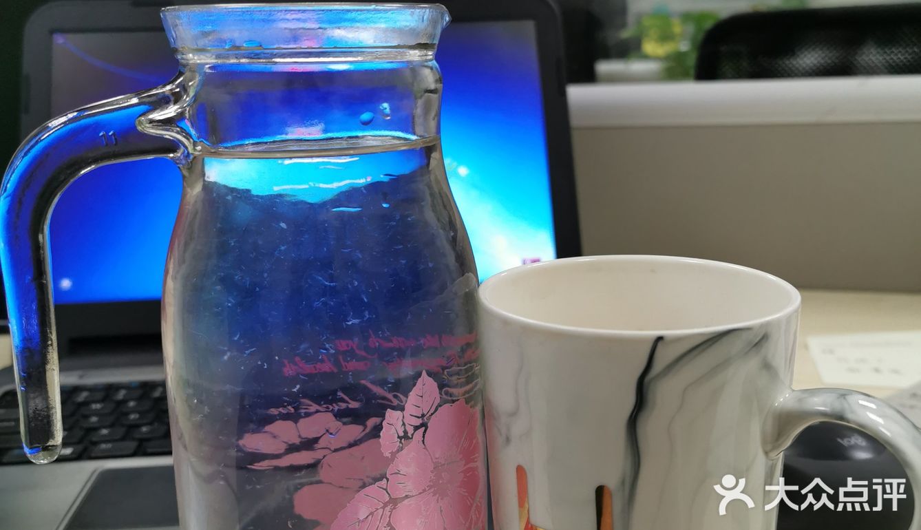 一天8杯柠檬水，补充维生素C又美白
