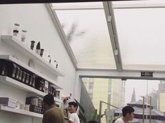 -UNI UNI(环亚凯瑟琳店)