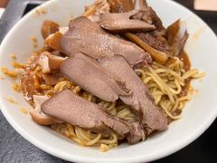 -松树干拌面店