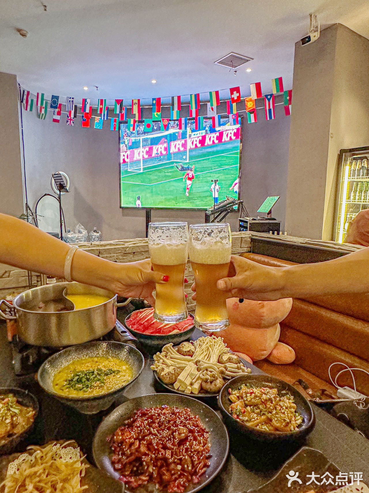 来这里吃火锅🍲看欧洲杯球赛❗️