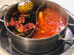 鸳鸯锅-钢管厂五区小郡肝串串香火锅(人民广场店)