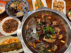 -爆炸头阿姨小四川正宗川味小吃(无任何分店)