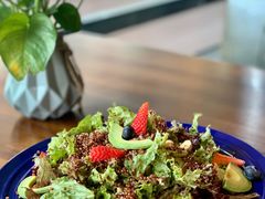 藜麦牛油果色拉-MARU玛露音乐餐厅(前滩世贸店)