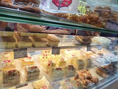 -白玉兰食品甜凤店(合生汇店)