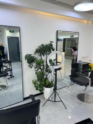 -V7 HAIR SALON