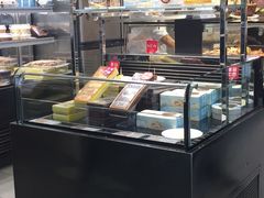 面包甜点陈列柜-好利来(阜成门店)