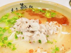 -亮亮面馆(经六路店)