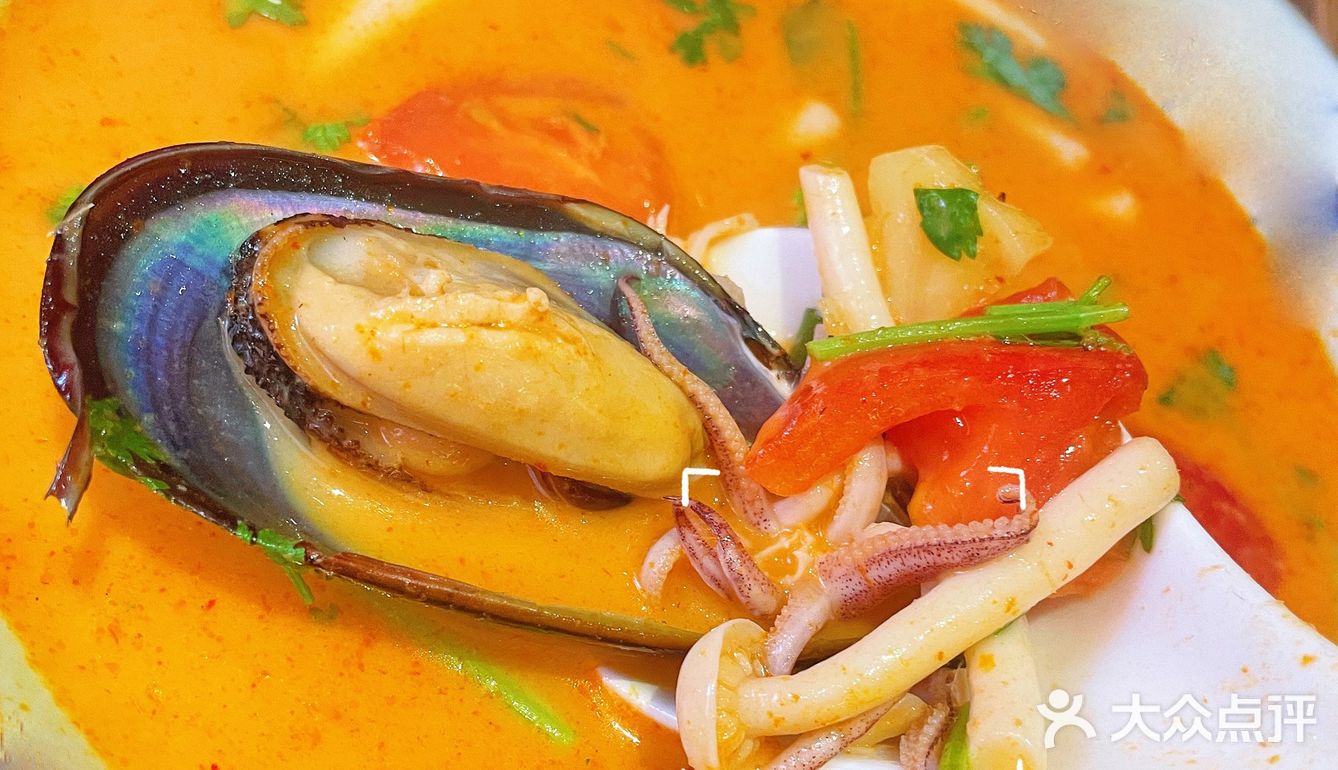 越南菜YYDS[胜利]边吃边看陆家嘴夜景太棒了[呲牙]