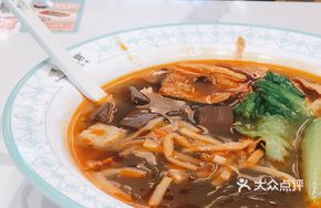 Classic Duck Blood and Noodles in Clay Pot