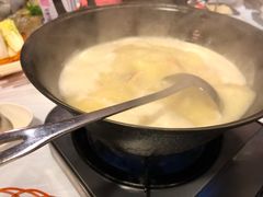 -鲜入围煮花胶鸡海鲜火锅