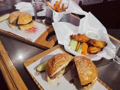 老泰泰汉堡-悠航SLOWBOAT(三里屯店)