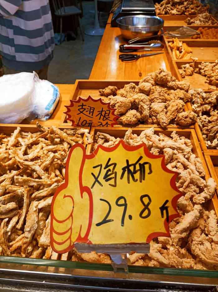 佟源记炸肉(万达金街店)-"[薄荷]环境:哈西万达广场后面的小吃街.