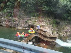 -安吉龙王山峡谷漂流