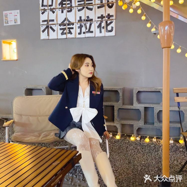 来新都汇逛逛 看到这个氛围感极佳的咖啡店