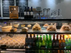 面包甜点陈列柜-HELLO 27 意面·沙拉·帕尼尼