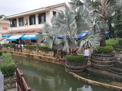 -亚龙湾亚泰商业街