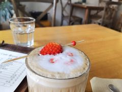 草莓拿铁（季节限定）-In Cafe隐食研室