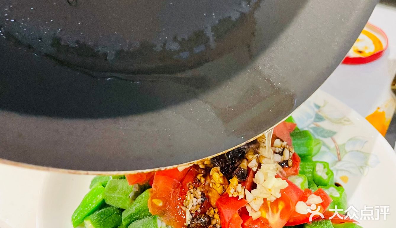 阳康觅食指南｜DIY菜谱：西红柿拌秋葵