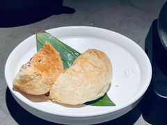 现烤玫瑰鲜花饼-云海肴·汽锅鸡·云南菜(高德置地店)
