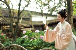 -一揽芳华汉服旗袍体验馆(拙政园店)