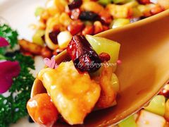 宫保鸡丁-小六汤包砂煲菜(文景路店)