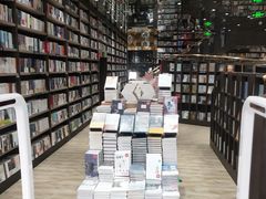 -钟书阁(群光广场店)