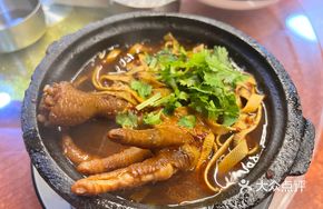 Braised Chicken Feet in Clay Pot