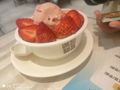 草莓梦幻雪双皮奶-满记甜品(水游城店)