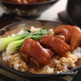 油亮亮的卤肉饭，真满足