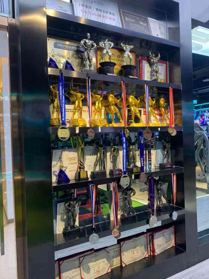 life turbo(江北嘴店)-"还记得第一次进健身房人人都是自己练自己的.