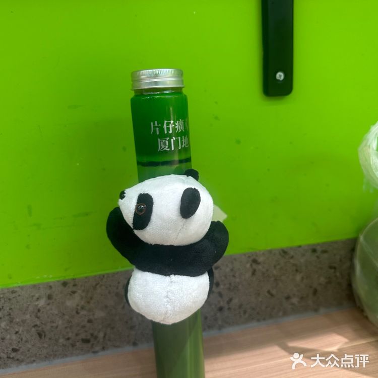 在中山路这家片仔癀草甘蔗汁 真的很不错 新鲜现榨的果汁