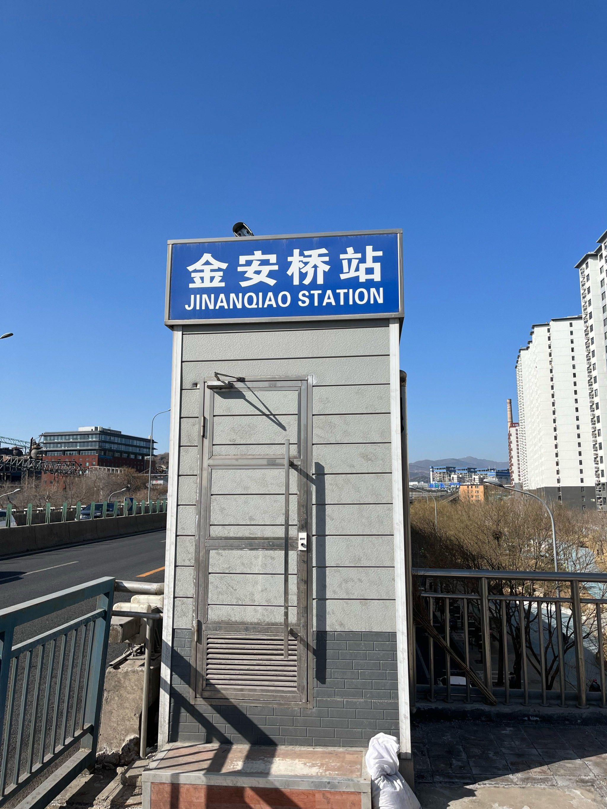 公交车站金安桥