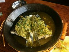 -阿瓦山寨·湘菜现炒·剁椒鱼头王(咸阳总店)
