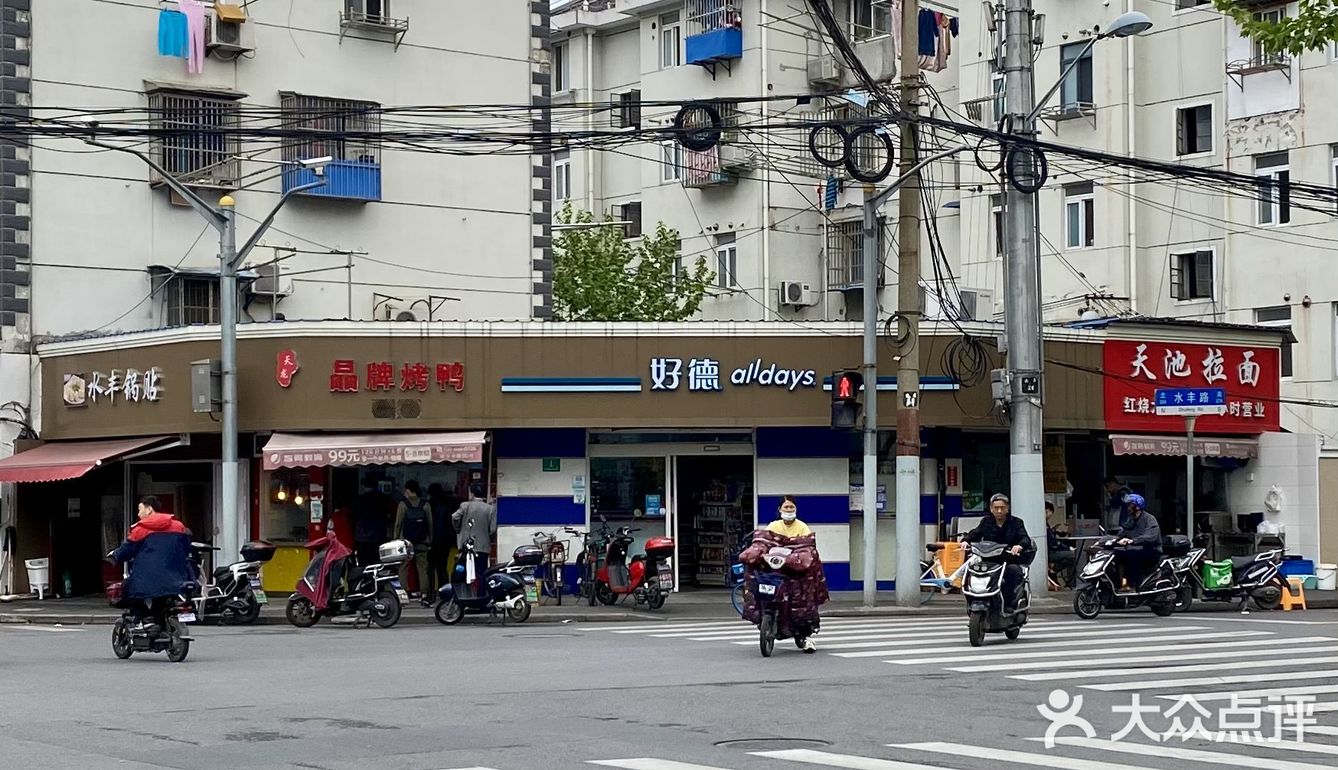 +脆饼=¥9。小区门口买了可可牛奶