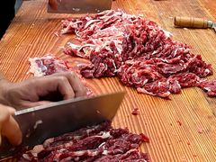 -来龍儿鲜切牛肉自助老火锅