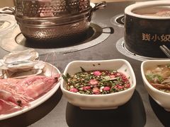 -钱小奴海鲜自助黑金店(杭州滨江龙湖店)