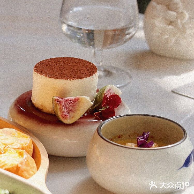 海口西餐🍴特别喜欢坐在阳光洒下的希腊风窗边吃饭