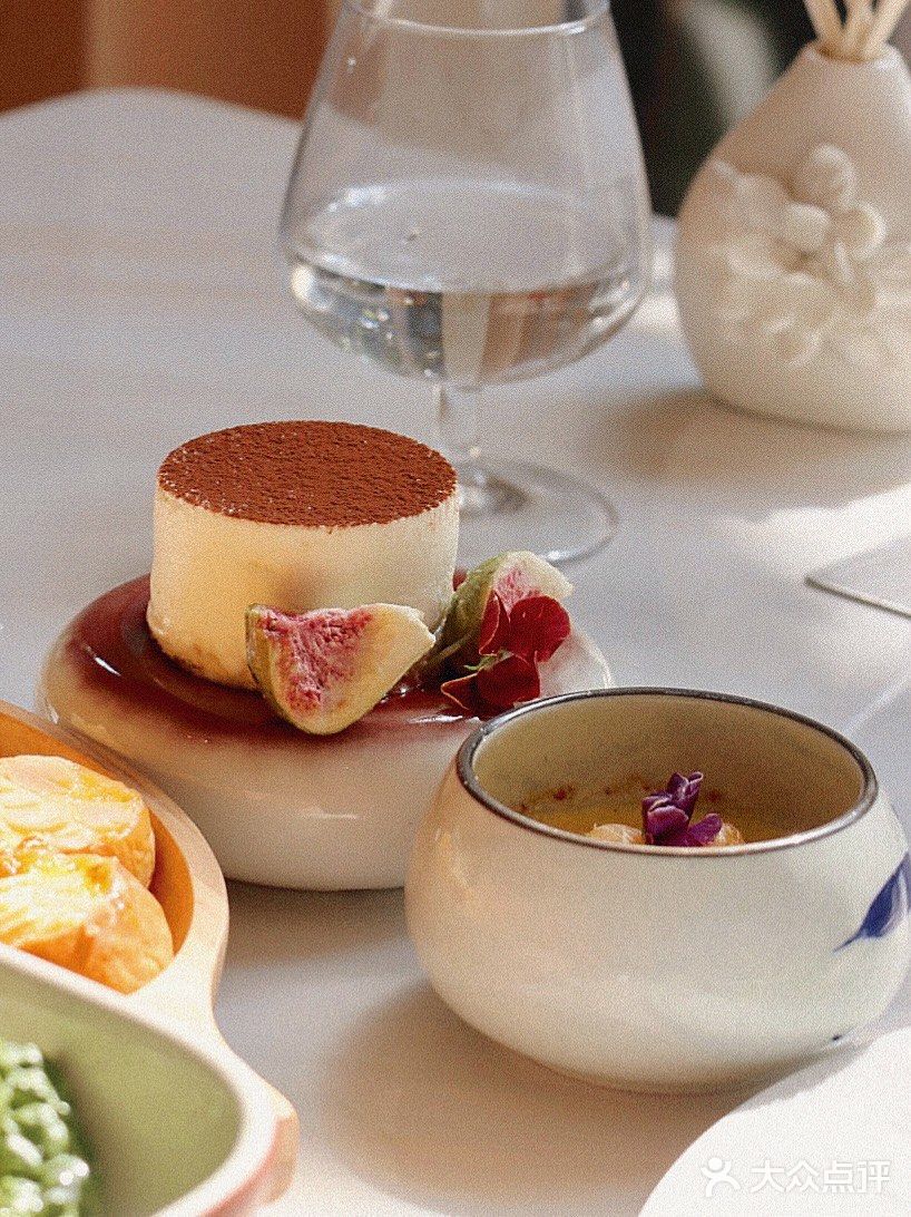 海口西餐🍴特别喜欢坐在阳光洒下的希腊风窗边吃饭