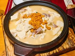 石锅海鲜豆腐-南山小渔村•大连海鲜大连菜(七七街店)