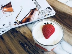 鲜奶油草莓蛋糕-CAFE'IN精品咖啡体验空间(小寨店)