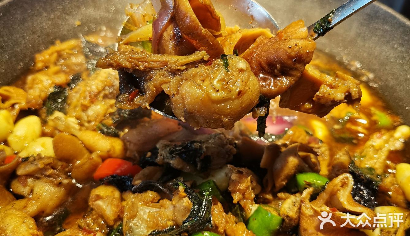 鲁大侠Ⅱ满满霓虹灯-味道超香的铁锅肥肠