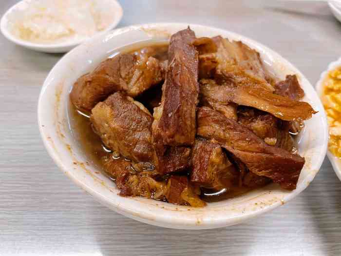 汪志大碗肉(清明街店)-"复工第一天继续探店,小店不大,评分很高,.