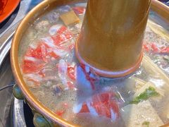 -洞庭洲·防空洞火锅·烧烤·铜锅涮肉(新百广场店)