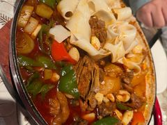 珐琅锅大盘鸡-阿里家·新疆烤肉酒場