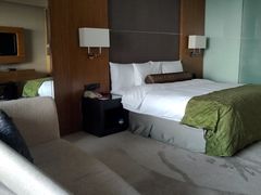 -上海滴水湖皇冠假日酒店