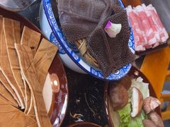-憨孃孃·重庆老火锅(红山黑金店)